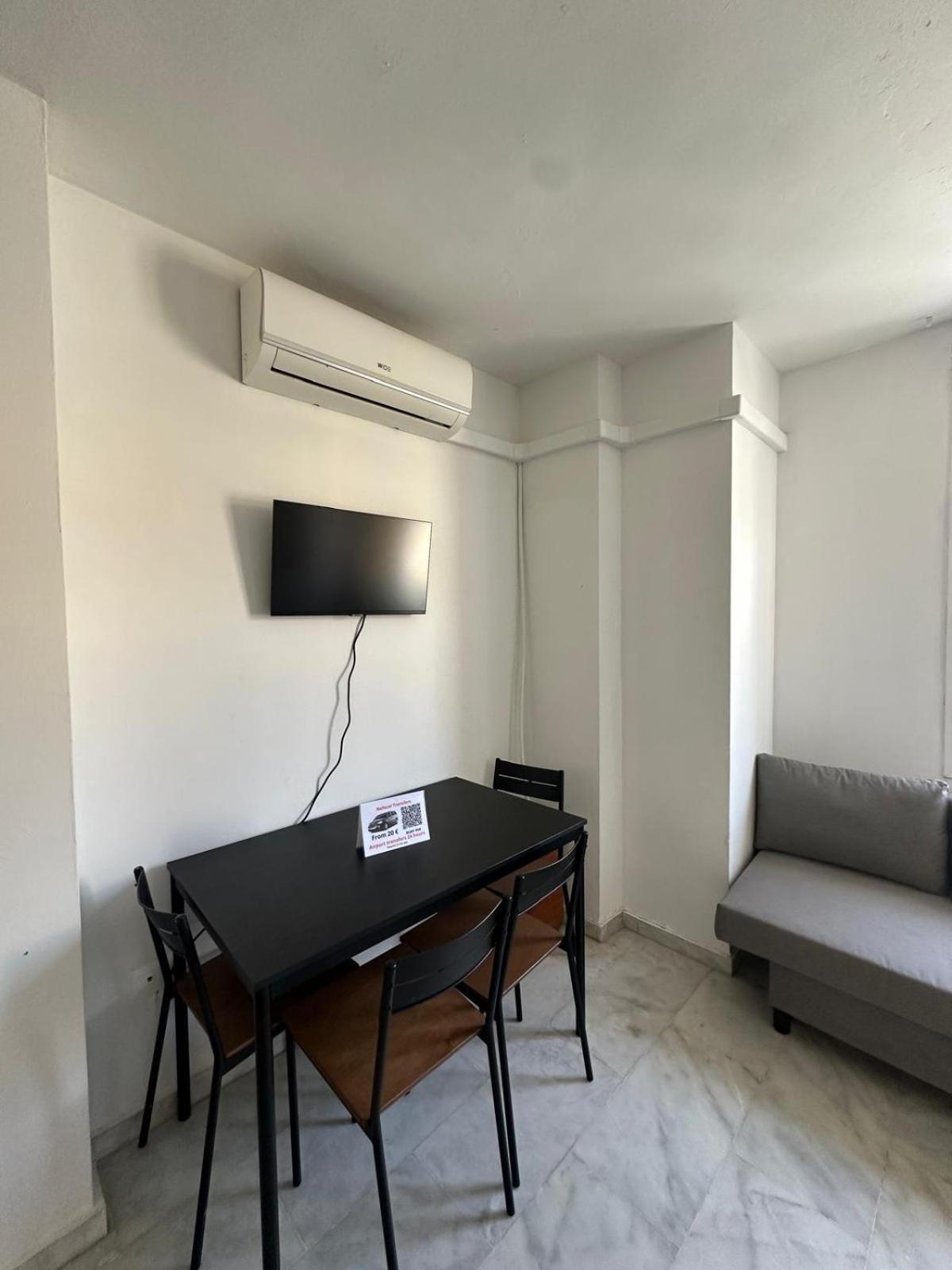 Apartamentos Playa Huelin Málaga Buitenkant foto